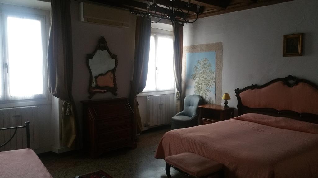 Palazzo Camozzini Apartments فيرونا الغرفة الصورة