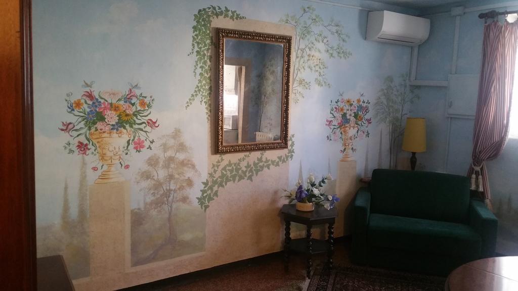 Palazzo Camozzini Apartments فيرونا الغرفة الصورة
